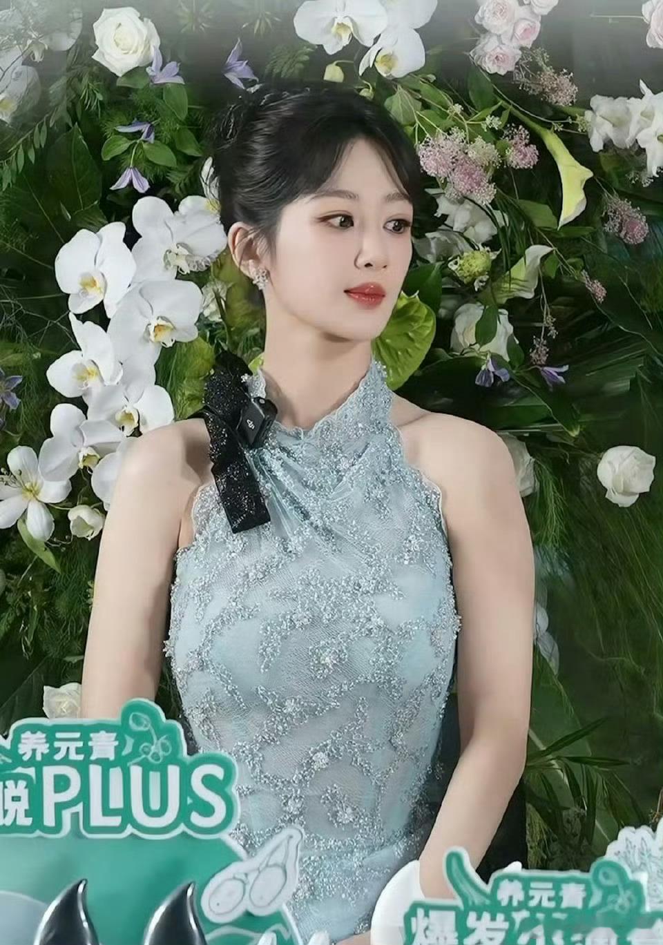 杨紫蓝色挂脖裙杨紫今日品牌直播截图杨紫蓝色挂脖裙，好美，[good][good]