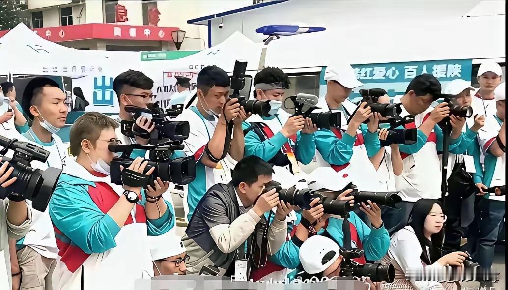 如果你去做公益活动，会大张旗鼓吗？我不会，肯定是悄摸地。很多人做公益活动，真的是
