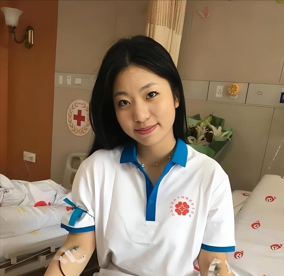 杭州21岁女孩在一家公司实习，突然向老板请假十天，老板怒气冲冲的问：“请这么多天