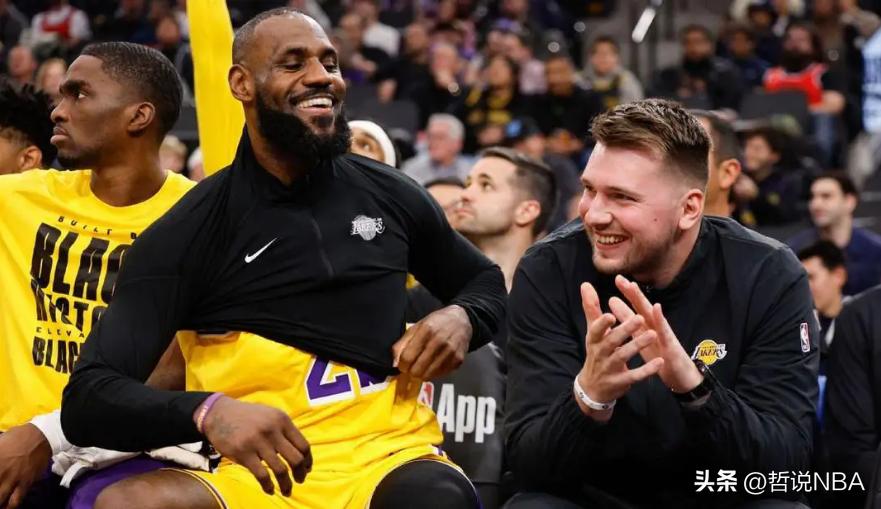 詹姆斯谈他为什么喜欢和东契奇一起打球
 
在与史蒂夫·纳什合作的Mind The