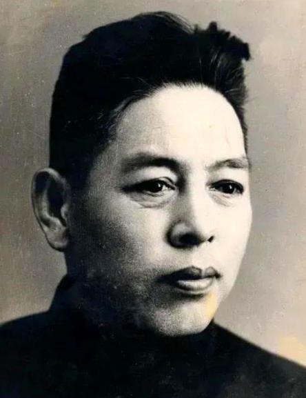 1932年，叛徒陈玉仁的出卖，让潜伏在敌营的地下党员王世英身份暴露。就在王世英察
