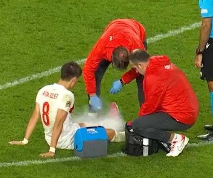 在土耳其对阵威尔士的欧国联比赛中，皇马中场居莱尔疑似因伤被换下。据《马卡报》报道