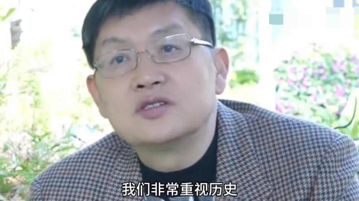 复旦大学教授冯玮表示：他觉得我们的历史教育，还是应该向犹太人学习，犹太人不是记住
