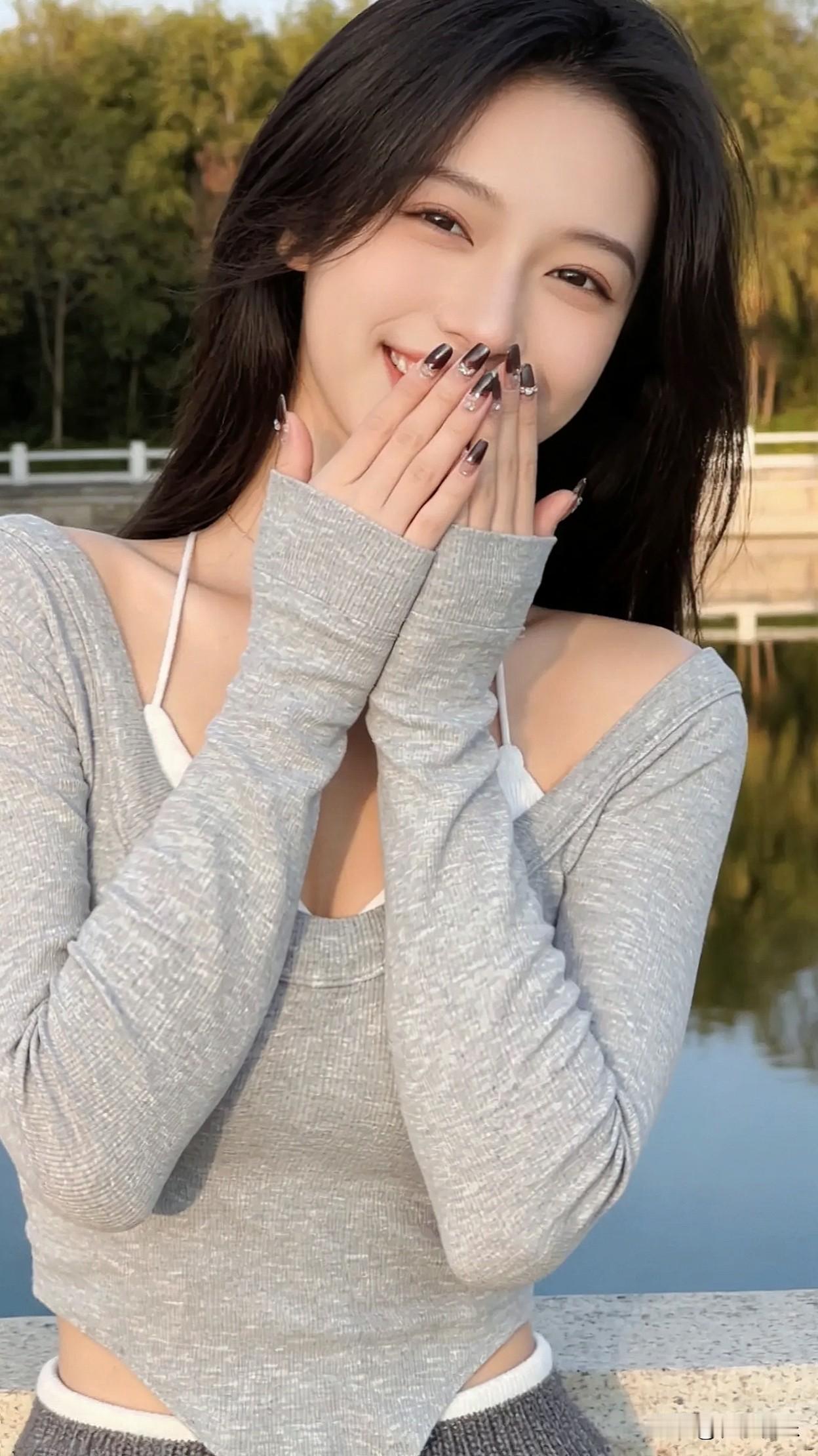 甜美少女风，户外自拍，微笑遮面，清新自然～分享阳光下随手拍的照片绝美随手拍 分享