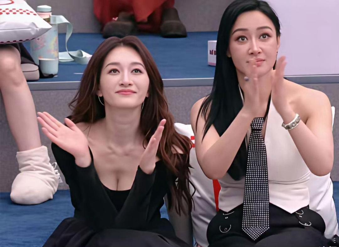 论颜值和身材，李小冉姐姐永远是天花板级别，真的太能打了！ 