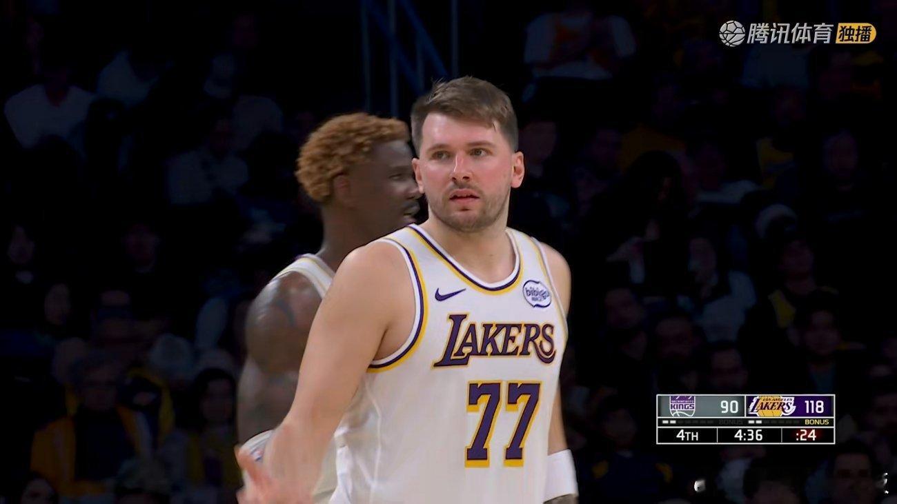主力终于下班啦湖人换上布朗尼，克内克特，迪耶罗国王vs湖人