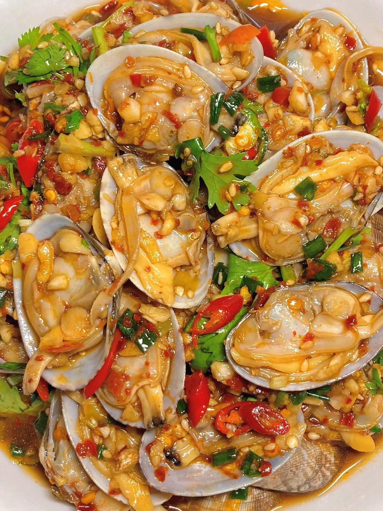 真的没想到花甲还能这么做‼️凉拌花甲

炎炎夏日，是不是吃啥都感觉没胃口？那你一