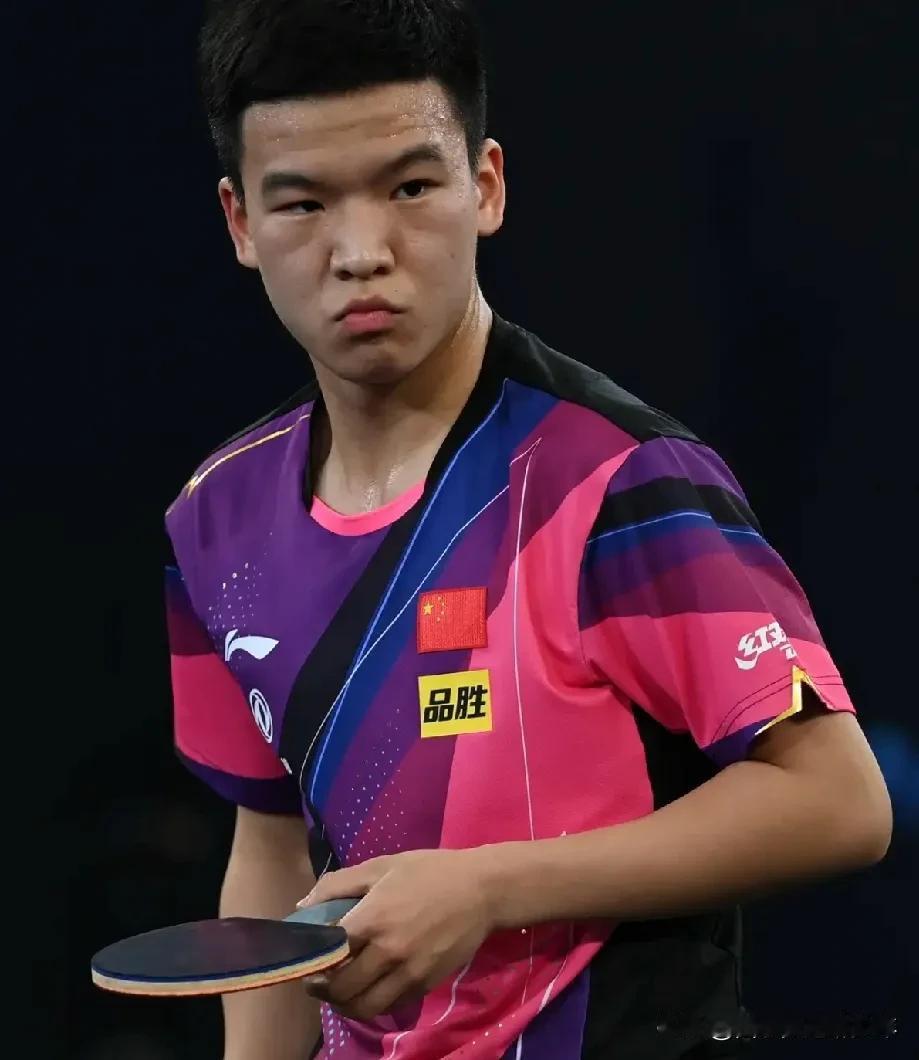 蛇年戏乒乓
蛇年乒乓第一战，
谁能站出挑重担。
吉年实现大蜕变，
晋级主力把钱赚