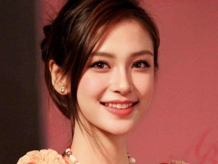 angelababy angelababy君绮罗 “优秀的人超级多，但我以你为榜