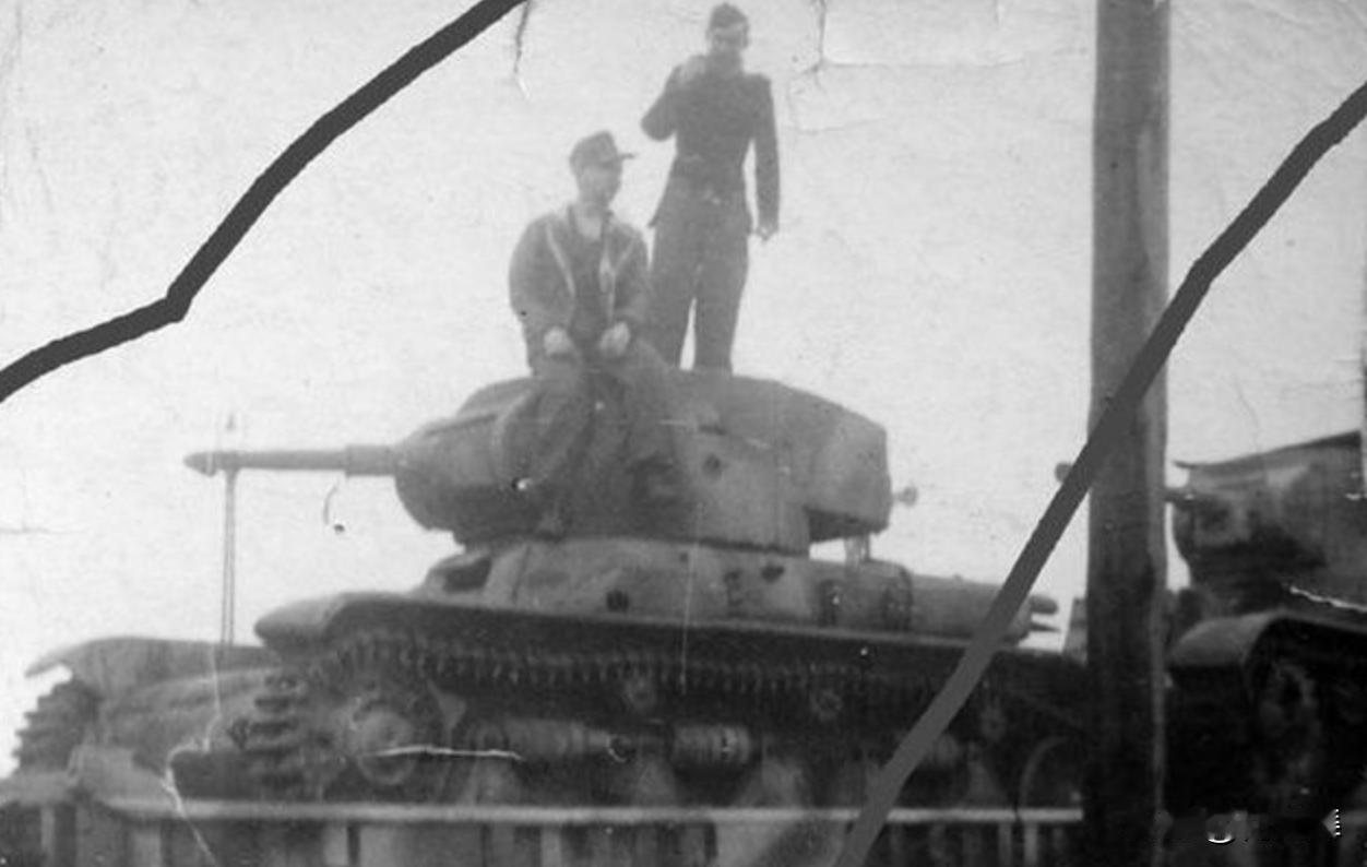 第二次世界大战期间，纳粹德国将苏联T-26B的炮塔，和法国雷诺R35的车体，拼凑