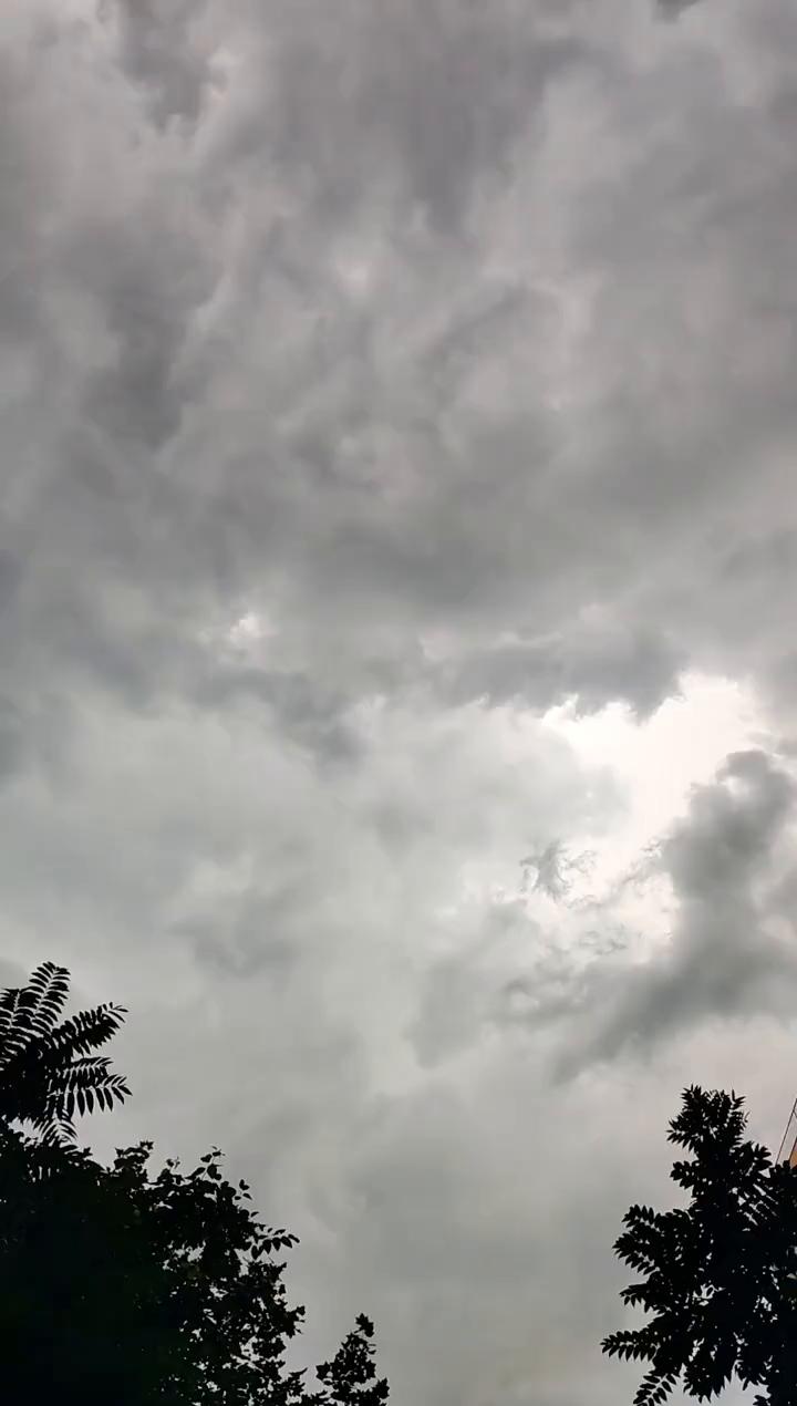 感觉快下雨了。