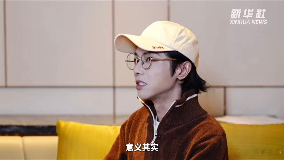 华晨宇谈音乐作品传递的价值观 采访中的每一句分享都满含诚意，华晨宇希望通过音乐打