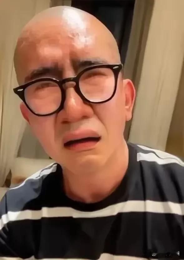 大s死了之后，韩国光头的饭票没有了，最后只好灰溜溜的离开台湾，回韩国找妈妈。
入