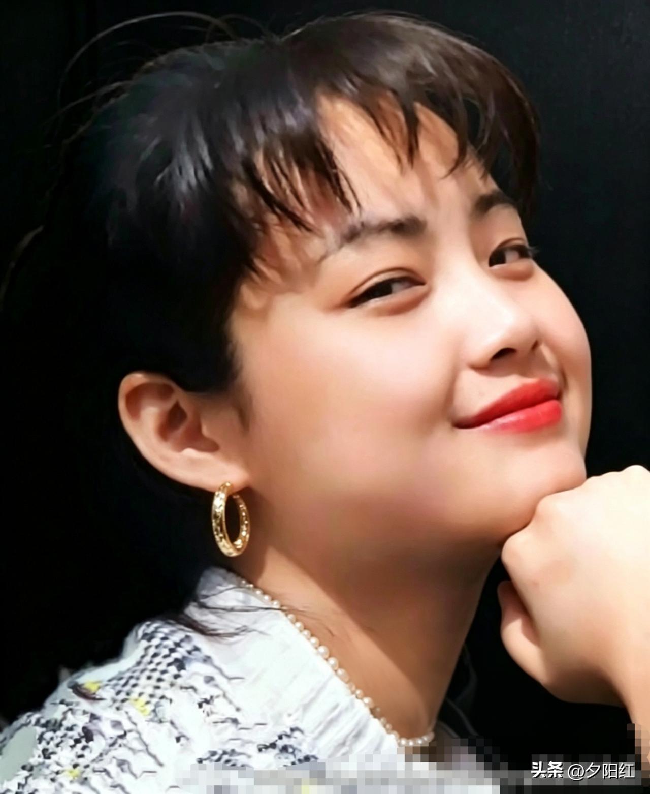 上世纪影坛的一众绝色女星悉数亮相，她们分别是：
陈德容，张金玲，李秀明，陈冲，张