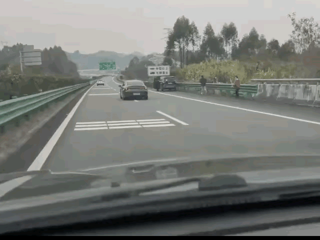 事实证明，两条腿跑不过四个轮子