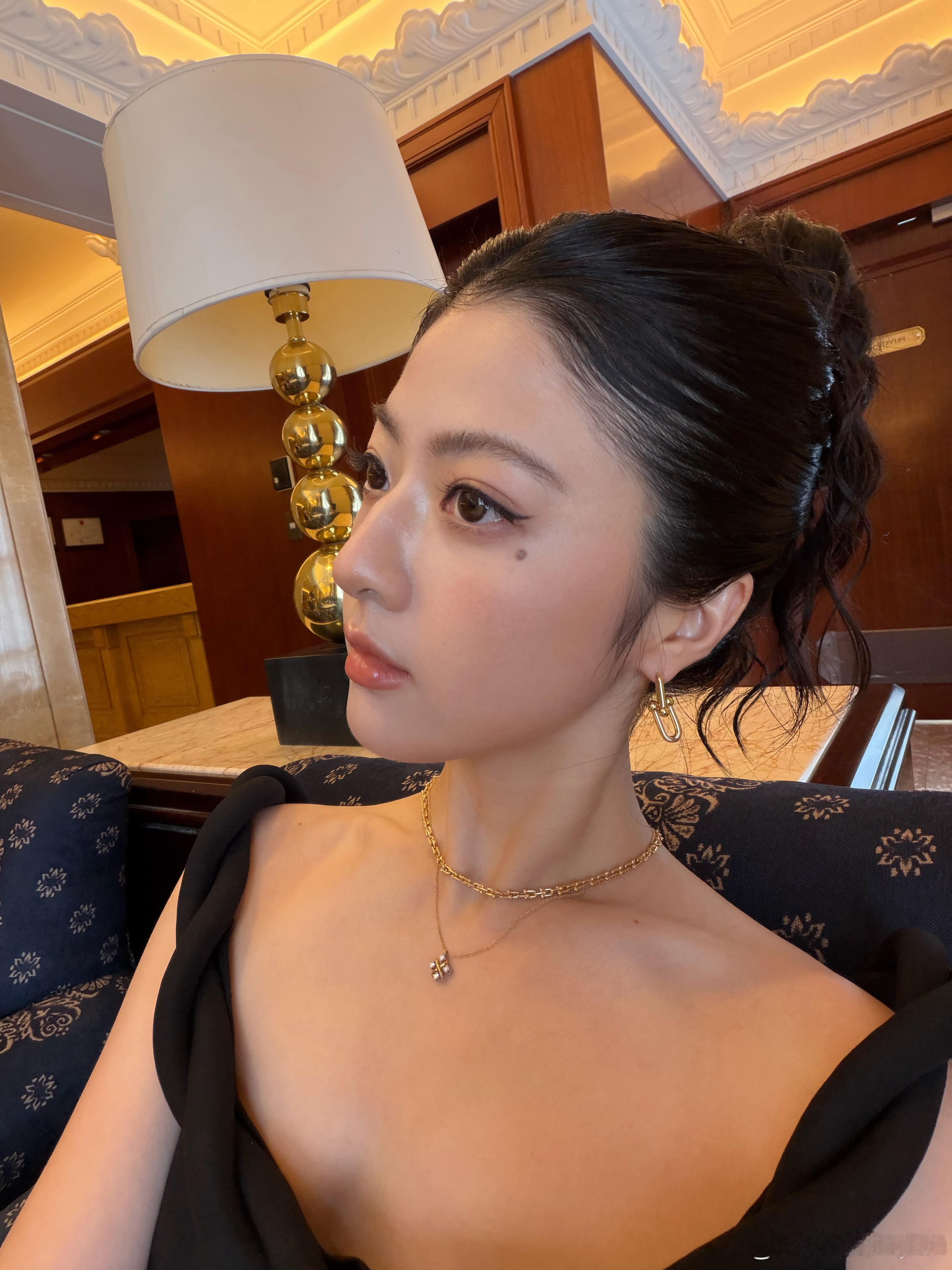 今天是奥呆丽赫本 