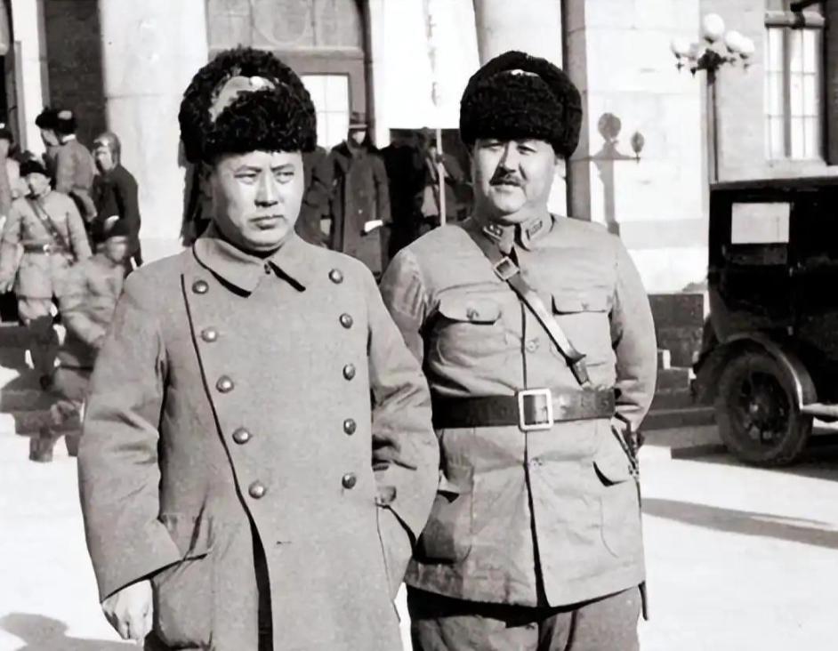 傅作义起义投诚前，亲自放走的几个国军军长，最后下场如何？

1949年1月，北平
