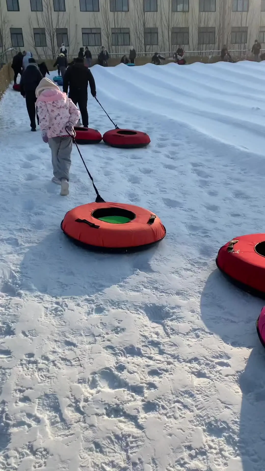 康巴什欢乐世界 亲子游玩好去处 雪地里撒欢 冰雪乐园 冰雪世界