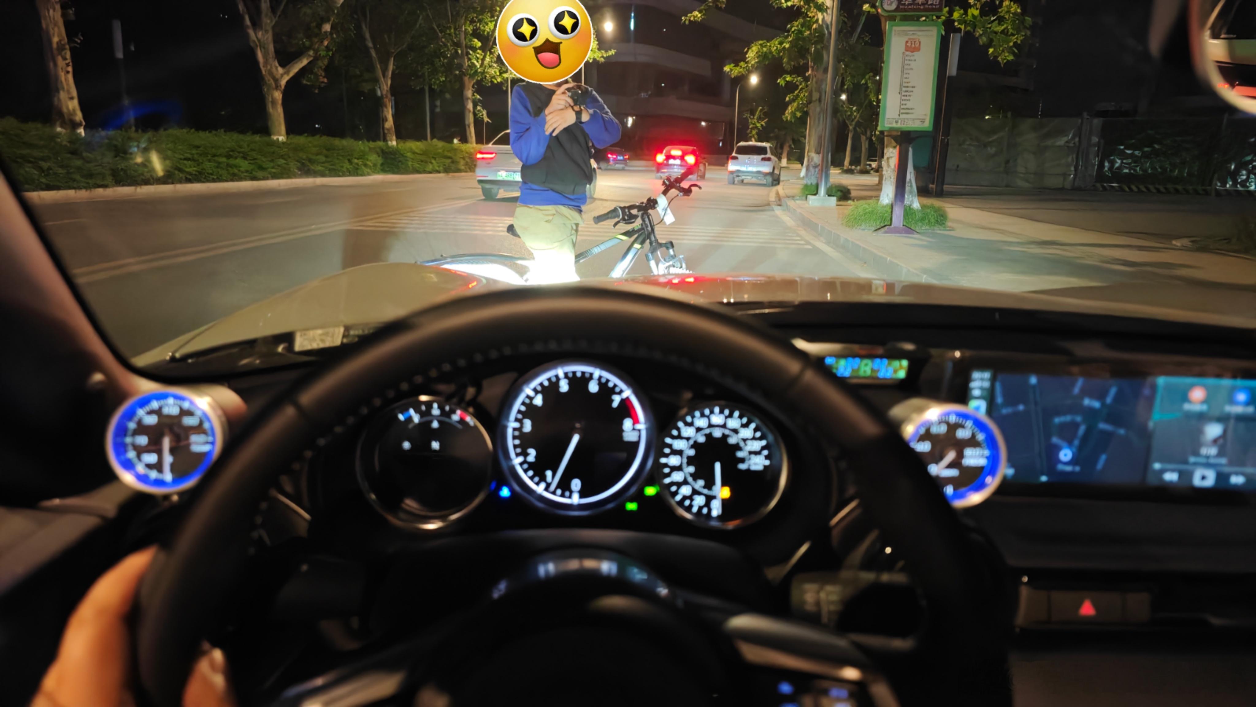 我多少岁了不重要，只要开着马自达，我就能一直年轻下去[嘻嘻] ​​​
