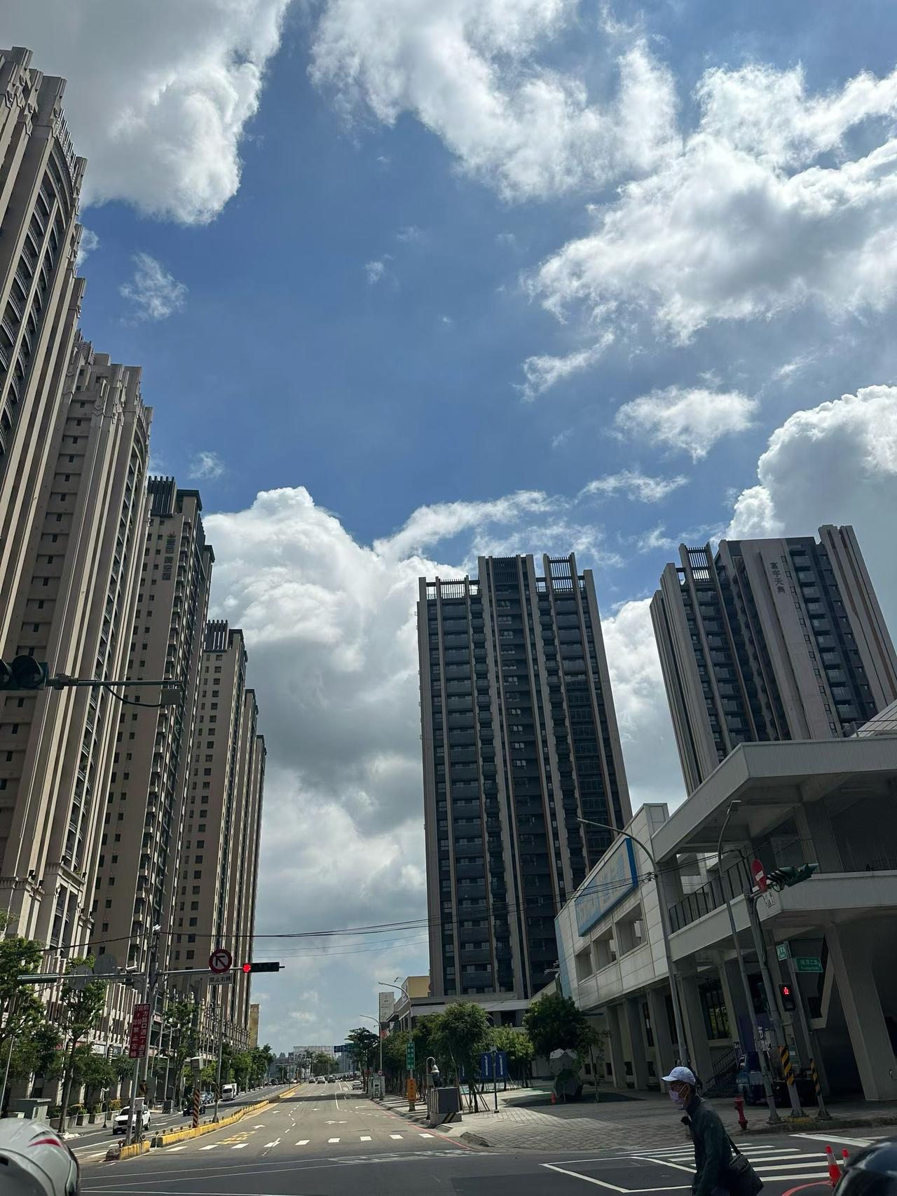 初夏晨曦中
我的江南故乡婺州古城城市间……
