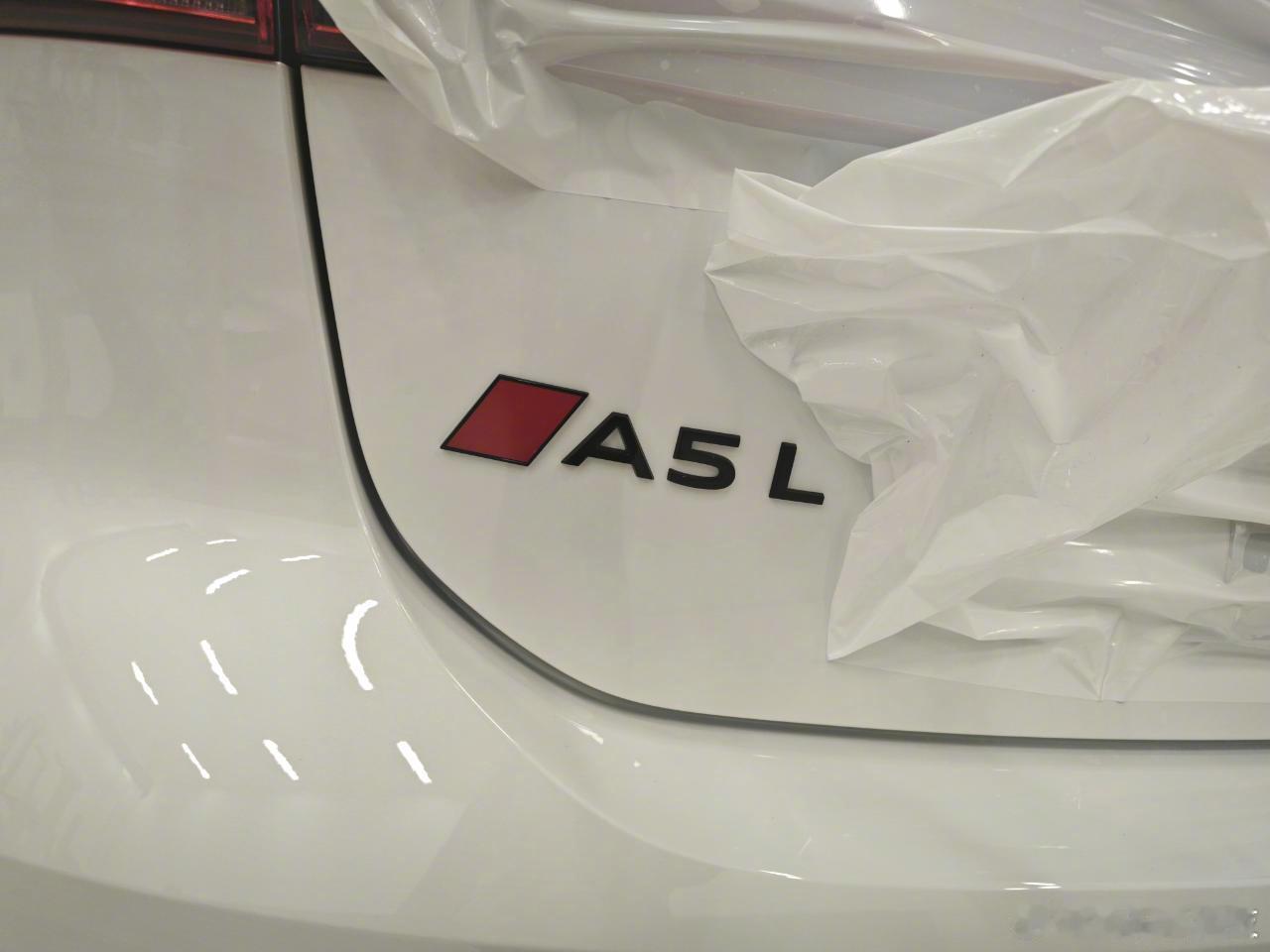 #全新奥迪A4L或命名为A5L# 近日，网络曝光一张可能是全新国产“A4L”的尾