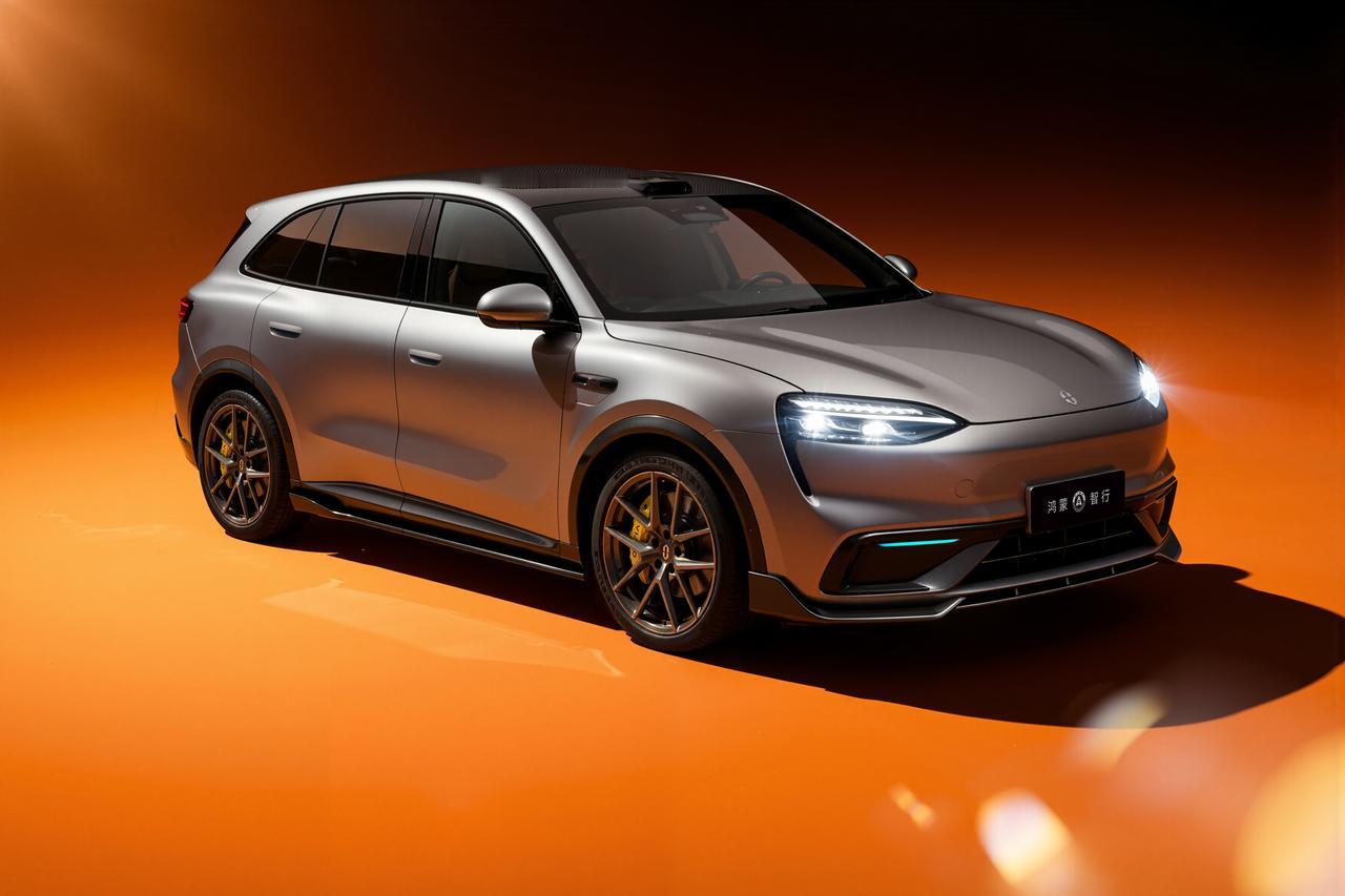 问界M6冰雪测试谍照曝光,定位25-30万级新锐豪华SUV?
问界M6近期冰雪测