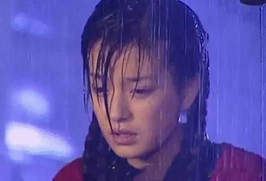 今天的雨下的，比依萍要钱那天还大 