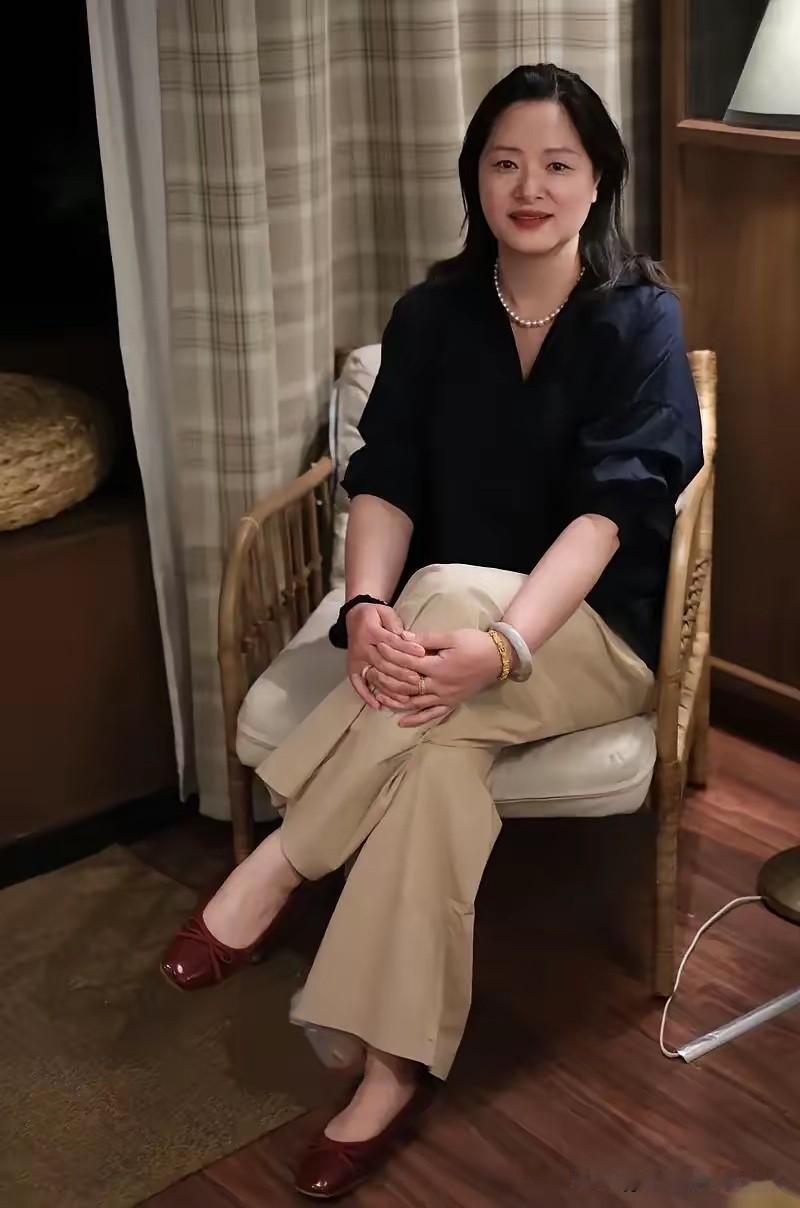 有钱的女人要多生孩子
尤其是老公有钱的那种
生个十个八个都不嫌多
可是好多女人不