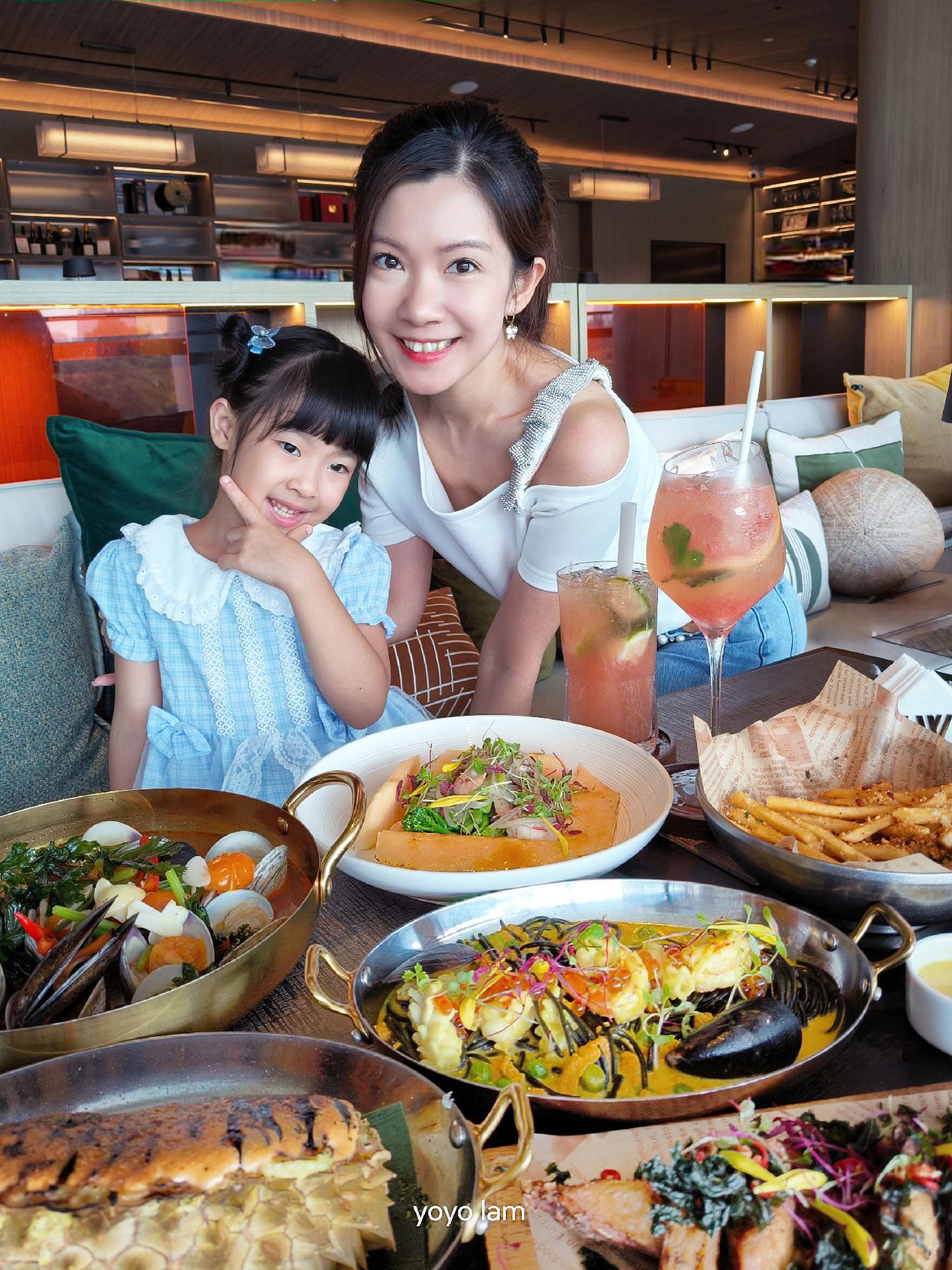 看到小蛮腰的艺术餐厅就是那么chill❤。颜值控的我们被天德广场这家融...