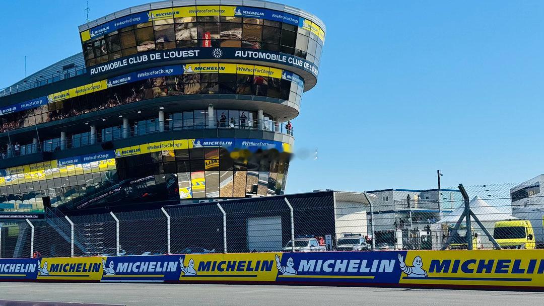 勒芒的MotoGP，在米其林VIP房间遇到了李晨老师，米其林作为赞助商，确实有排