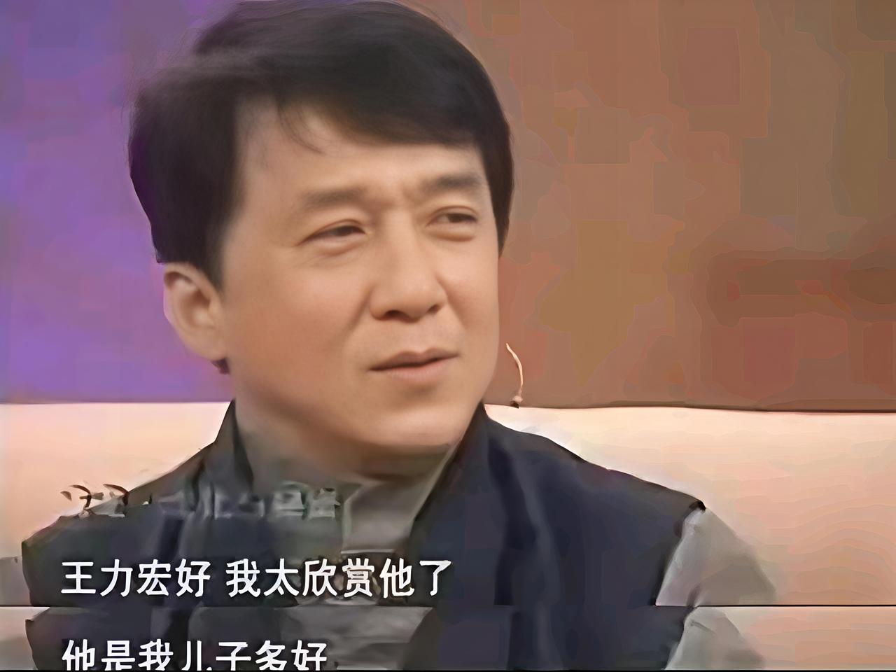 我问我爸成龙大哥为啥不认那个女孩?
我爸说有两个原因：
1.那个女孩不优秀，龙哥