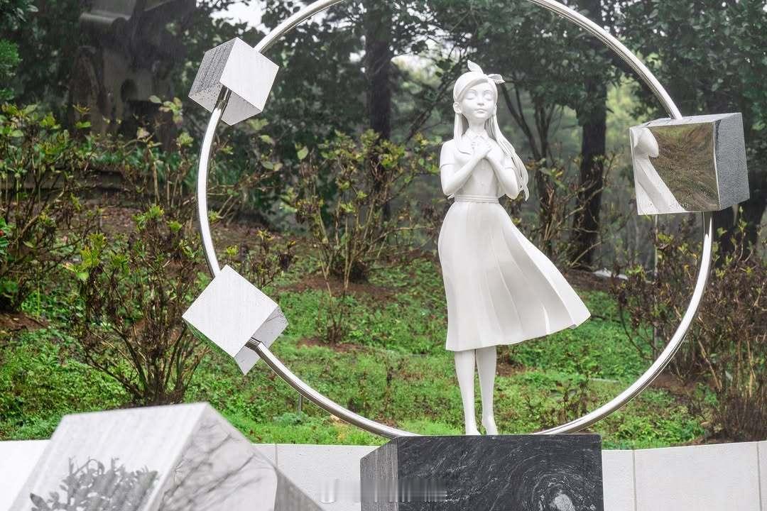 【小S回应大S孩子缺席雕像揭幕仪式】小S气愤回应大S孩子相关传闻 据台湾中时新闻