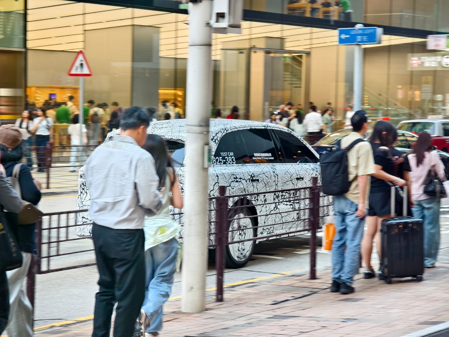 香港街头惊现理想测试车车身编号TEST-CAR 825-383 香港易玖集团有限