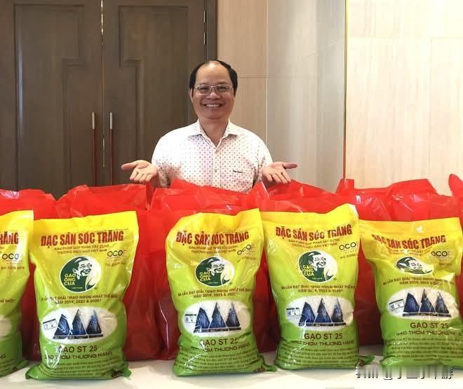 越南ST25大米被授予2025年度“世界最香大米”奖杯🏆