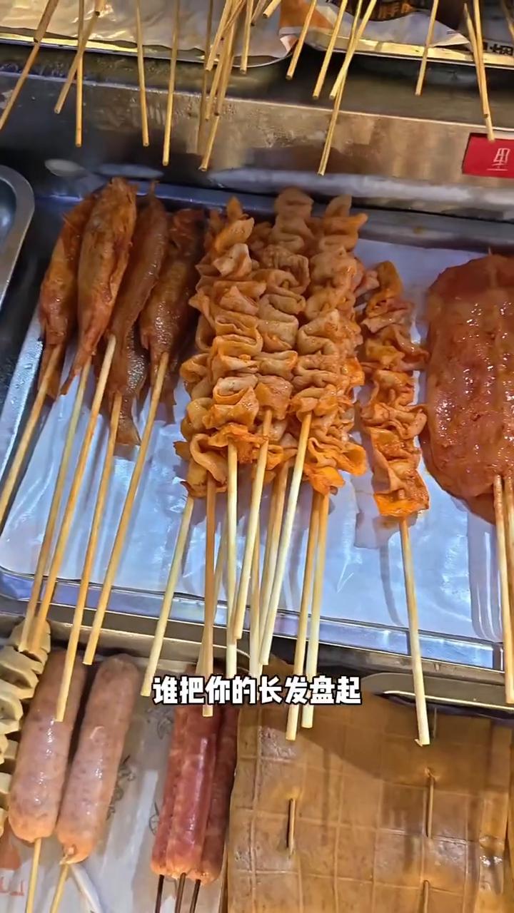 我们的故事吗？还记得当年谁娶了多愁善感的你，谁看了你的日记，谁把你的长发盘起，谁