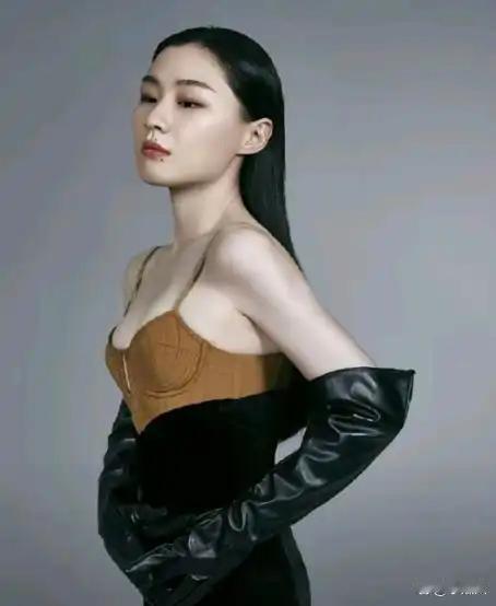 金靖回应瘦到认不出，她大方公开自己的独家减肥秘诀，直言掉的全是脂肪 