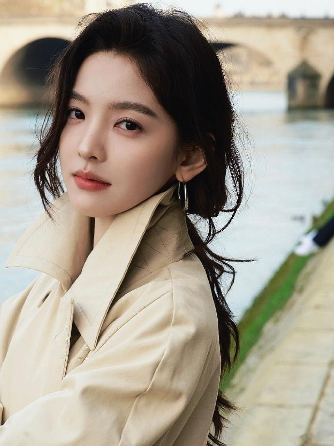 章若楠的妆是自己化的章若楠的妆是沈千盏化的章若楠化妆师沈千盏 好美的章若楠，好美