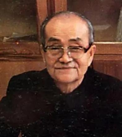 1981年，胡乔木提议改称毛主席为毛泽东，黄克诚却说：心里总觉得别扭，还是“毛主