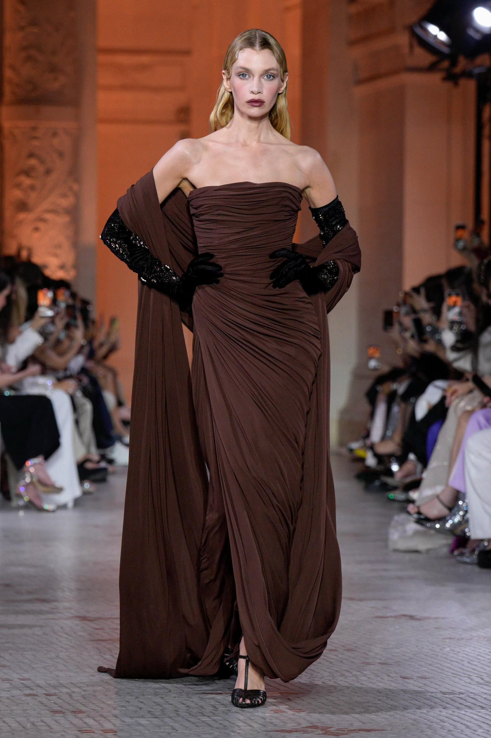 Zuhair Murad Fall 2025 Couture简约而美丽的两套  