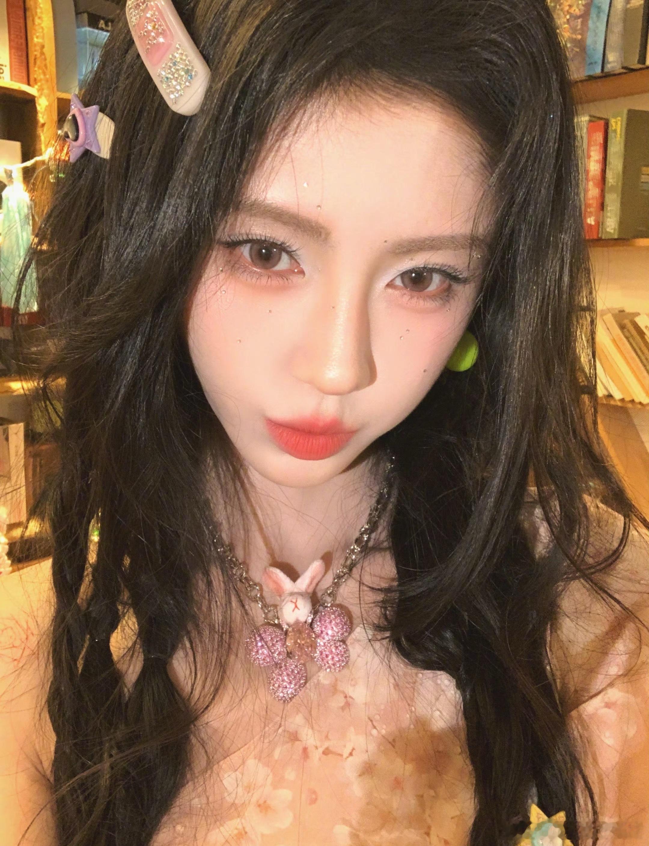 祝我们亲爱的鞠婧祎宝宝生日快乐鞠婧祎鞠婧祎32 岁生日快乐