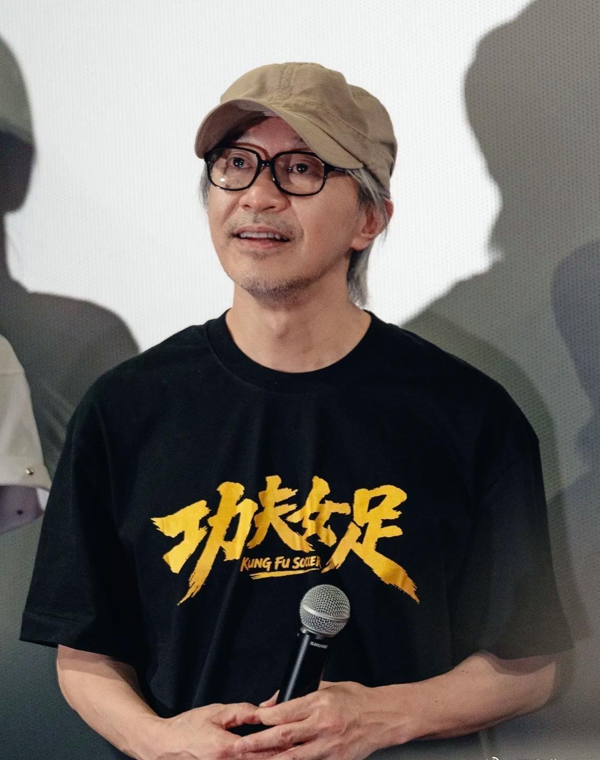 周星驰有一个特殊的癖好
大概这辈子都改不掉了，
那就是但凡是他的电影宣传期结束，