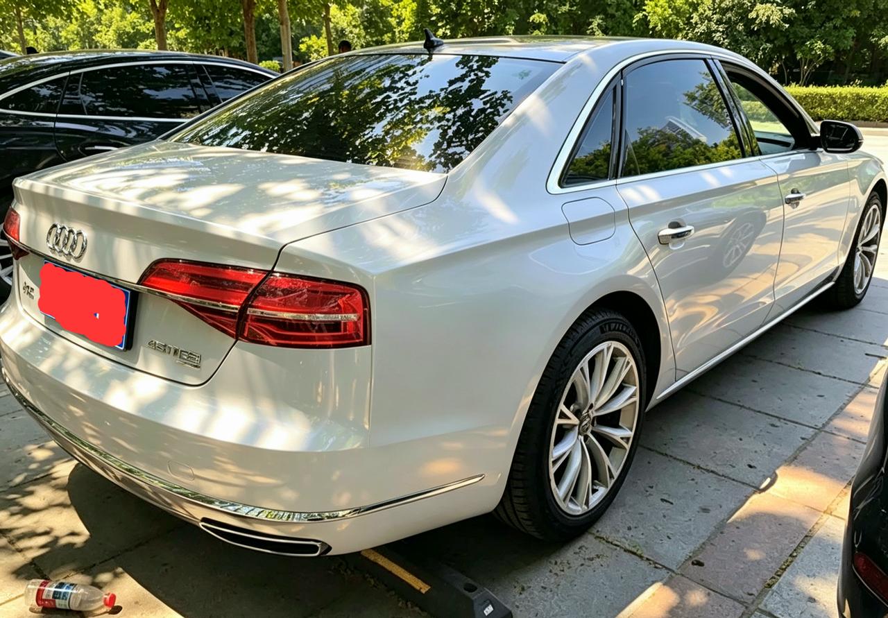 这个颜色的奥迪A8L相比于奥迪A6L的白色来说，它的保有量更低。原因是这个颜色本