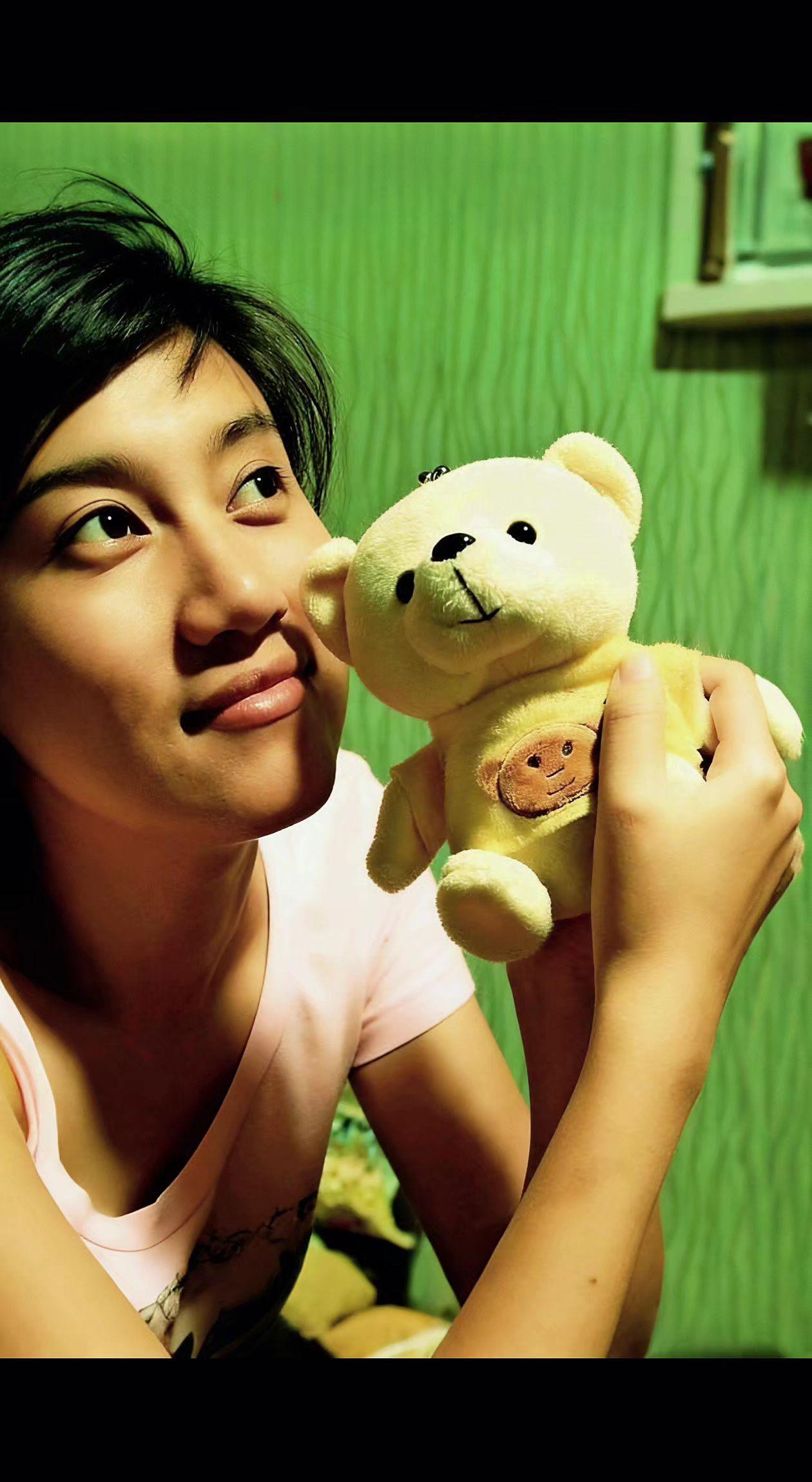 🐻 它眼里有星星✨，我心上开了花～原来快乐是绒毛做的，软乎乎的暖。