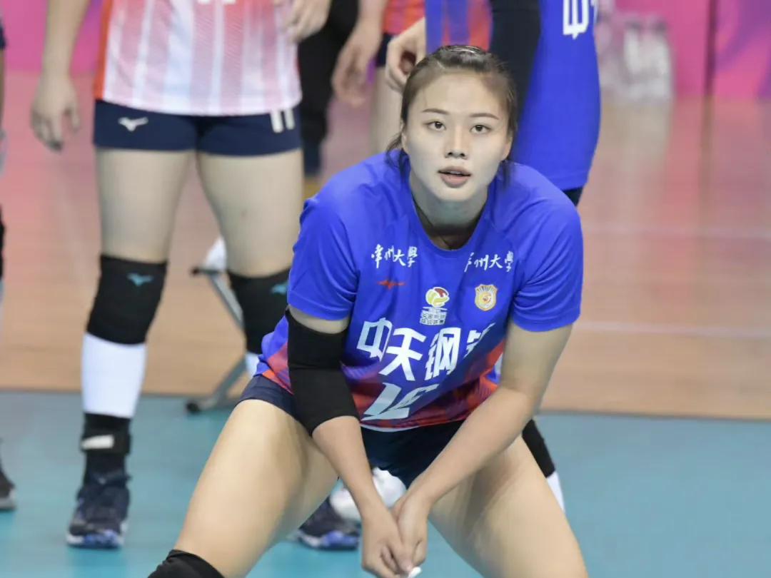 龚翔宇发文感慨10届联赛，称对球场坚定向往
    
江苏女排新赛季首秀3-0战