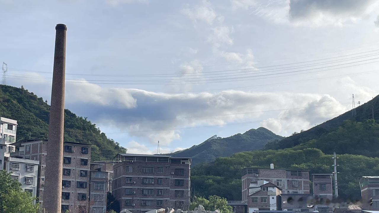 马上就要五一小长假了，孩子们刚刚放完三月三小长假，回到学校没多久的时间五一小长假