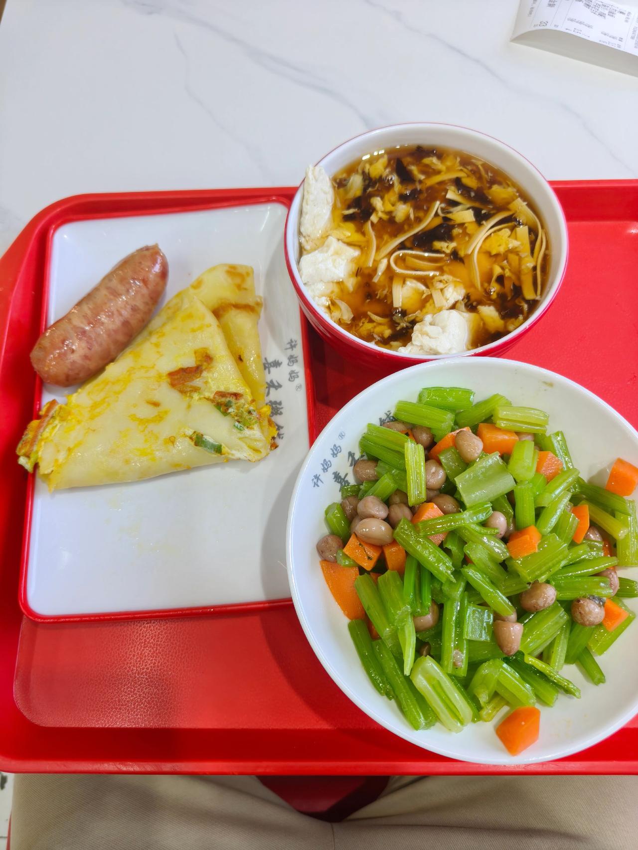 拌面条美食 接地气的小吃 街头老店 大学食堂的新时代 拌一碗面