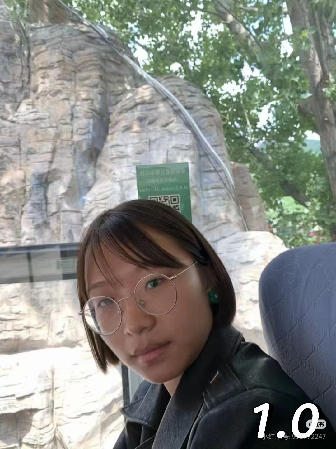 同样的一个人，时隔三年。
女大十八变，当年瞧不上，如今追不上。