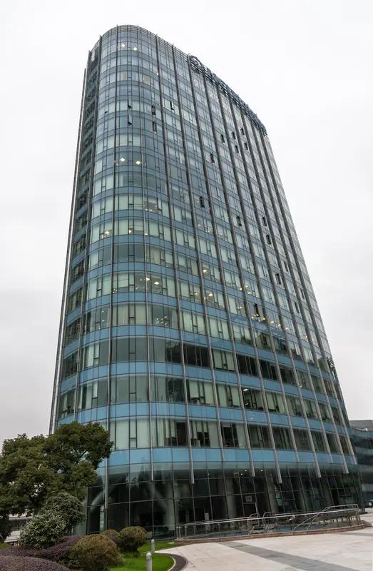 上海市注册上市民营药企及控股股东、实控人
 
一、主板大型综合民营药企
 
1.