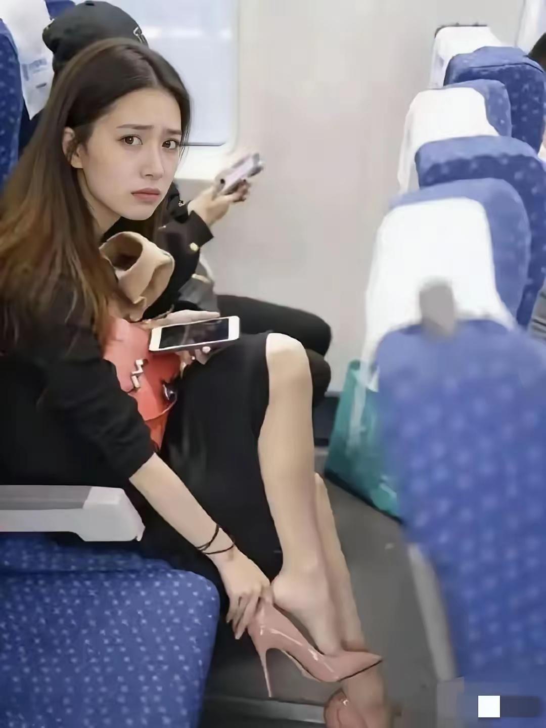 这种单皮鞋是不是人一坐下来就用来脱的？要不这么多美女喜欢这样做呢？