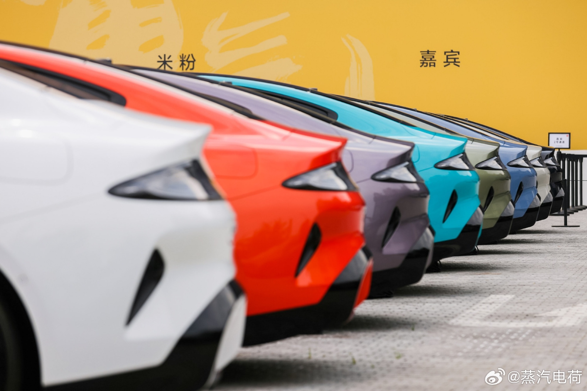 雷军：小米官宣造车之后，在业界引发了巨大的震动，当时什么都还没有，已经有多家VC
